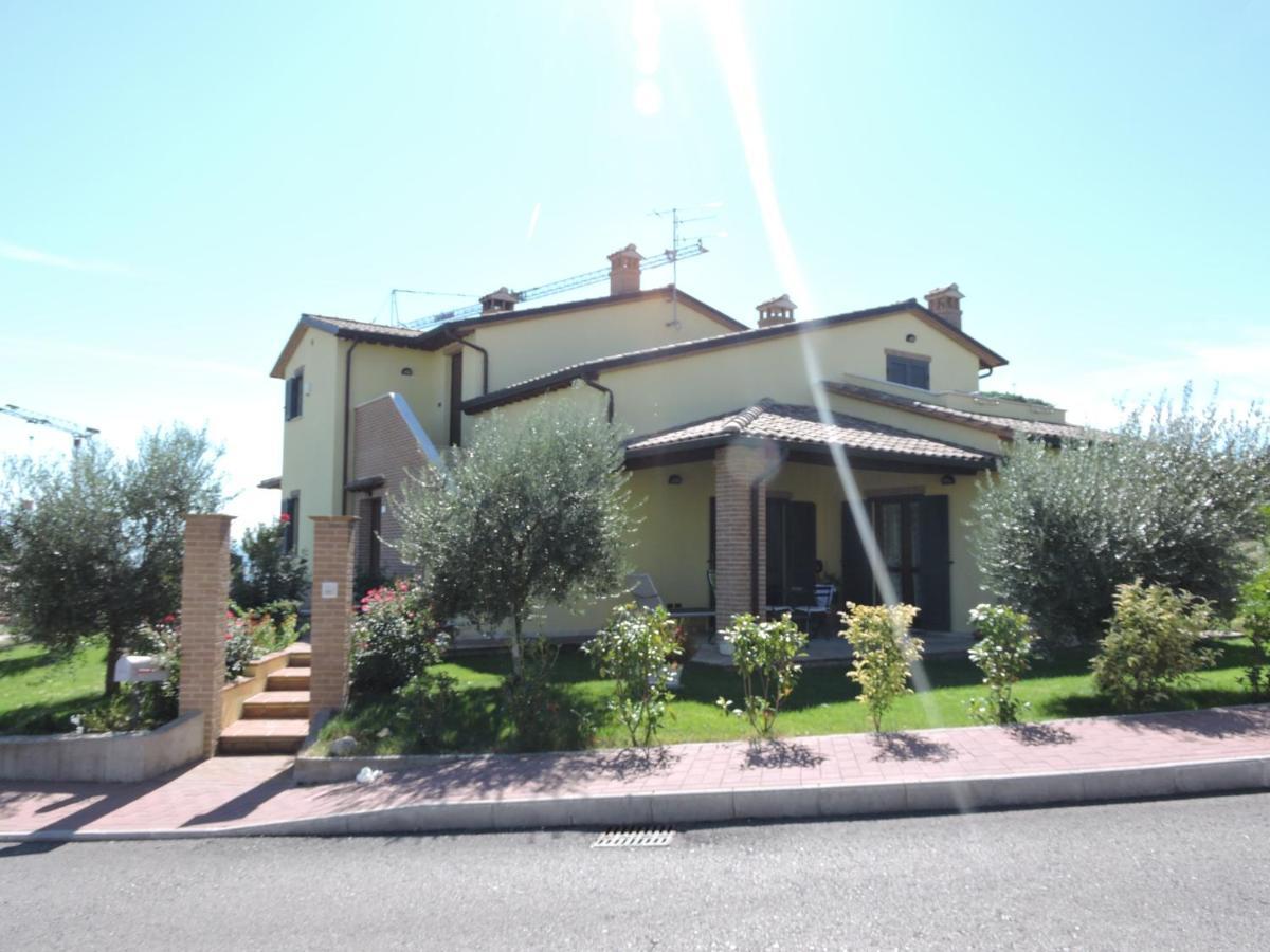 La Casa Di Marco E Lorella Fratta Todina Exteriér fotografie