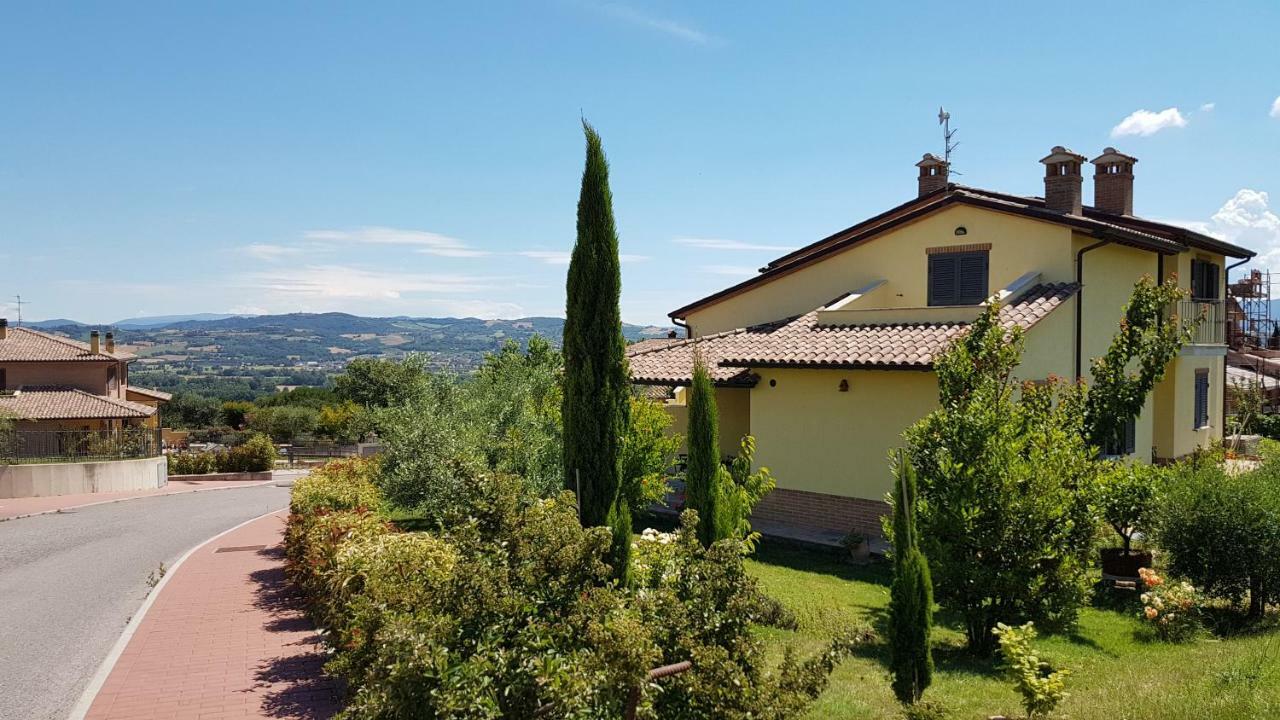 La Casa Di Marco E Lorella Fratta Todina Exteriér fotografie
